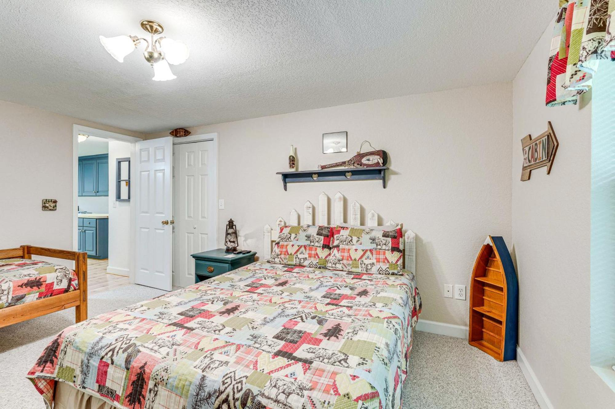 Secluded Cabin With Porch - 7 Miles To Lake Chatuge! Hayesville Exterior photo